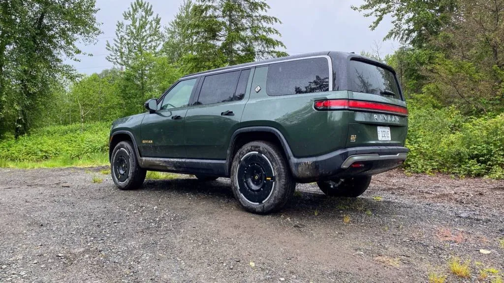 Review: 2025 Rivian R1T And R1S Gain Efficiency, Comfort, And A ...