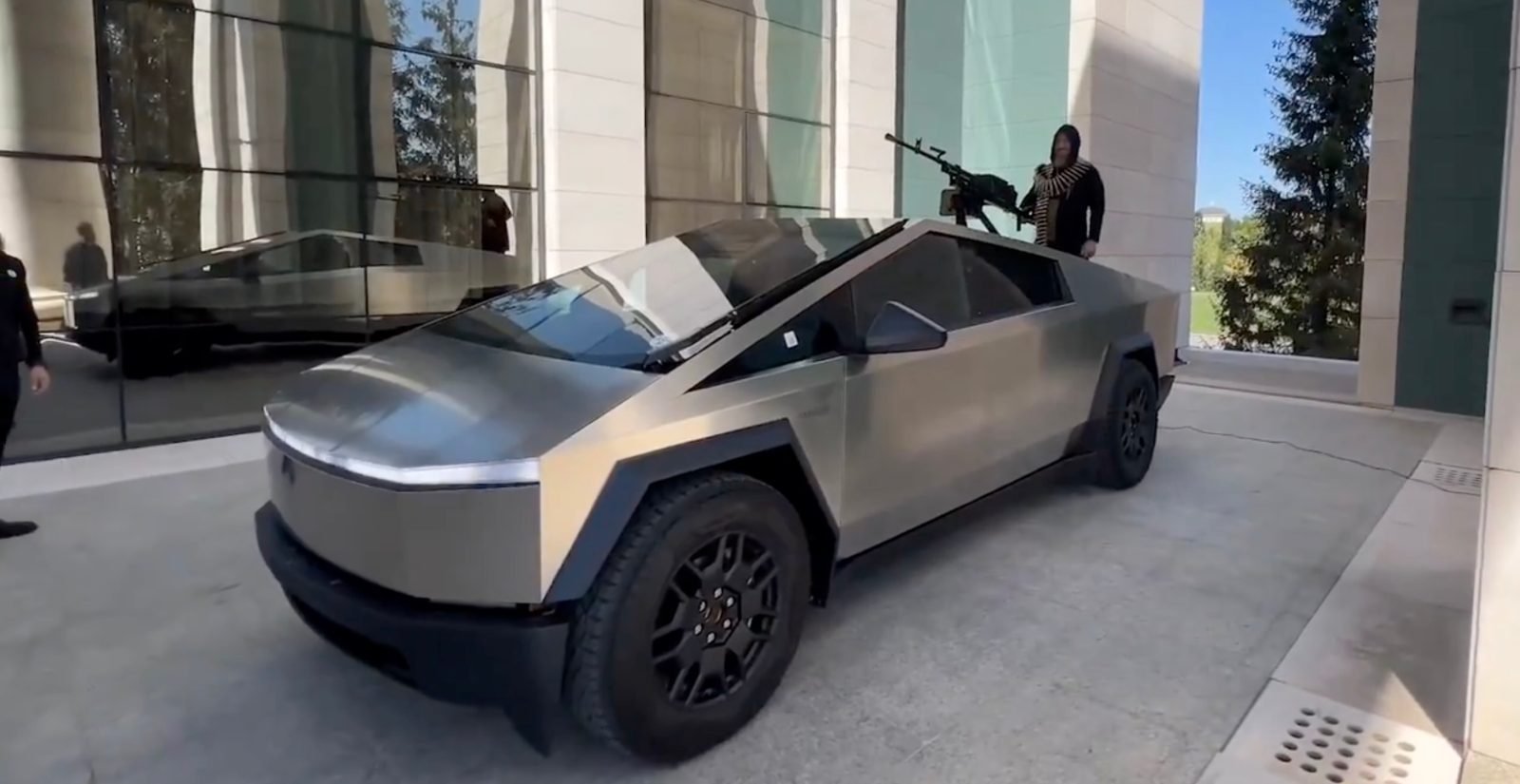 Tesla Cybertruck machine gun