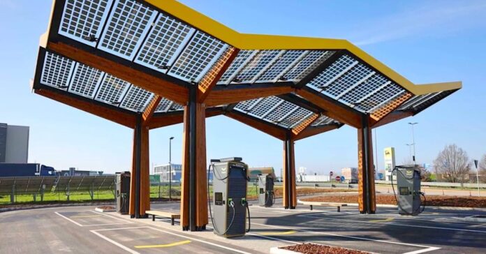 Fastned goes online in Italy with 400 kW DCFC station