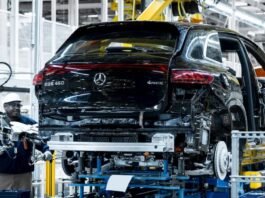 Mercedes plant narrowly declines to join UAW, bucking trend