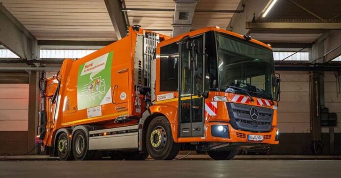 Mercedes takes out the trash as German city deploys 18 electric garbage trucks