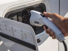 Ford dials back EV efforts, will focus on high-margin fossil fuel trucks