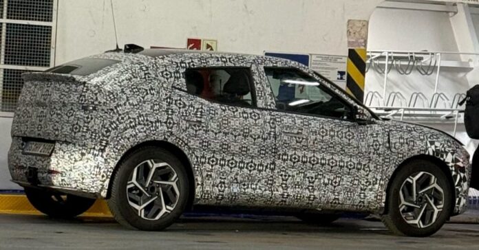Hyundai’s electric hot hatch spotted out in the wild for the first time [Images]