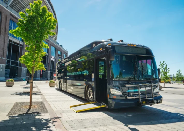 Zero-emission buses grow by 16% in the United States. Hydrogen sees strong momentum: +49%. The CALSTART report